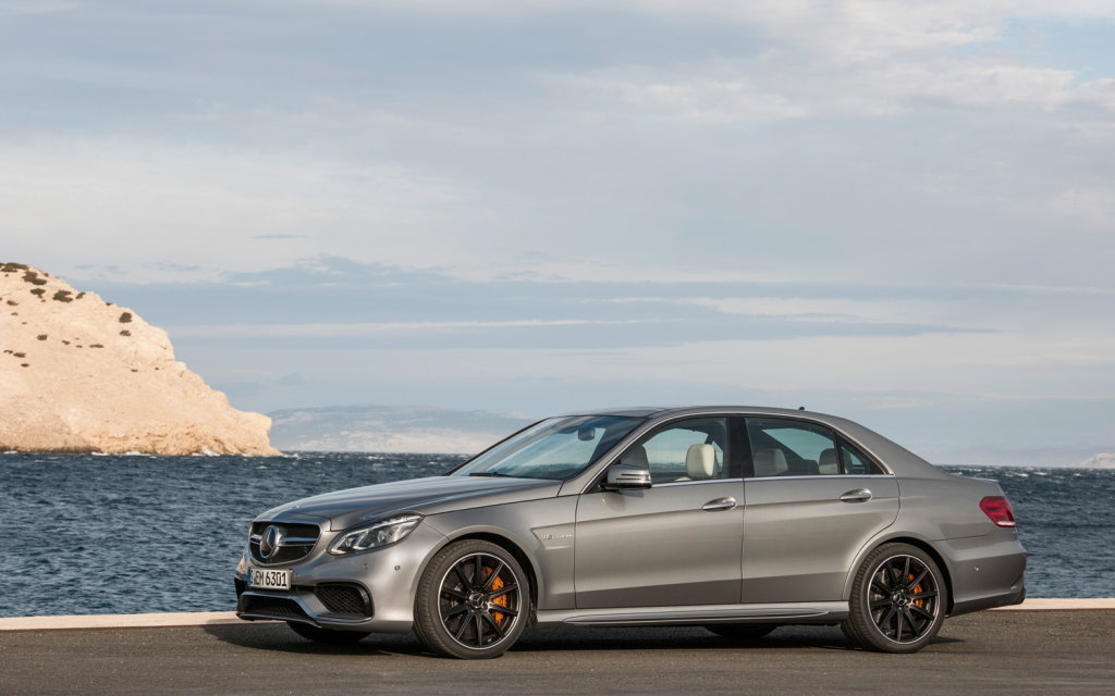 2014-mercedes-benz-e63-amg-4matic-side-2